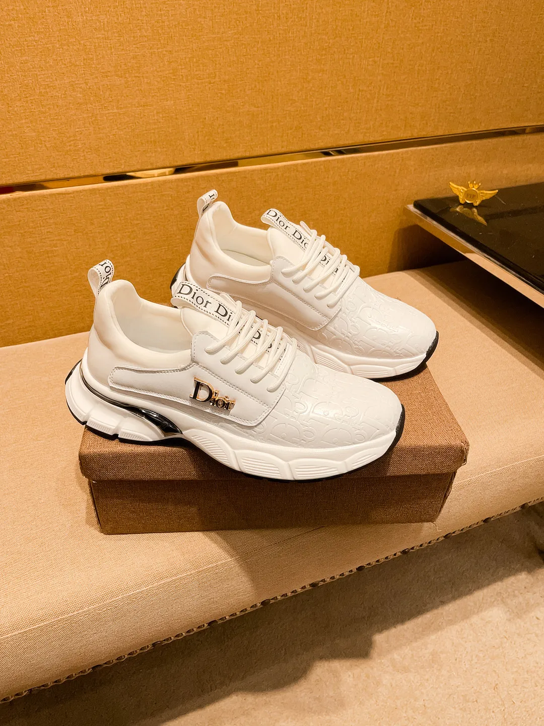 Men's shoes💰 440💰 [Dior] Men's high-end brand of shoes official website 1:1 latest masterpiece: the upper is made of Italian imported first-layer cowhide with a comfortable and breathable lining ➕original non-slip and wear-resistant outsole🔥, making walking more convenient and comfortable! An exclusive new model, a stunning work, a beautiful 1:1 replica [color] compared to the official quality! Create a fashionable personality to set off your uniqueness! A must-have for trendy men! Classic 🔥Size: 38-44 Color: 🔥 2⃣️colors available🔥.
